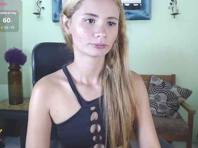 VictoriaJones- webcam