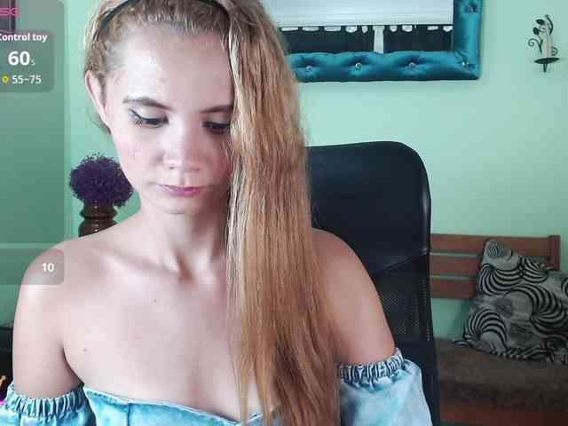 VictoriaJones- webcam