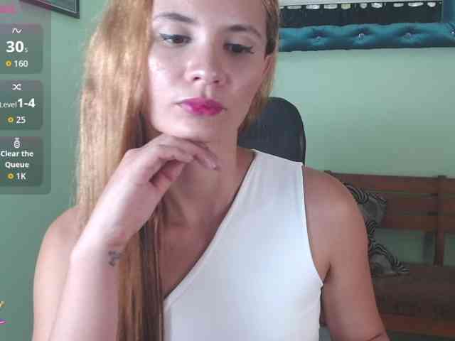 VictoriaJones- webcam