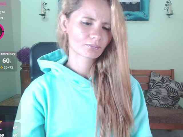 VictoriaJones- webcam
