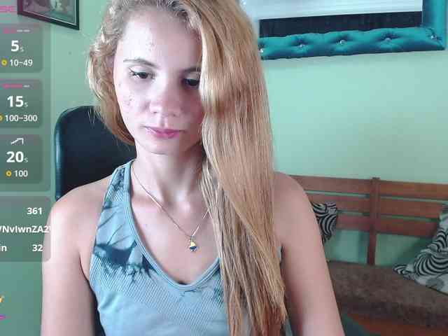 VictoriaJones- webcam