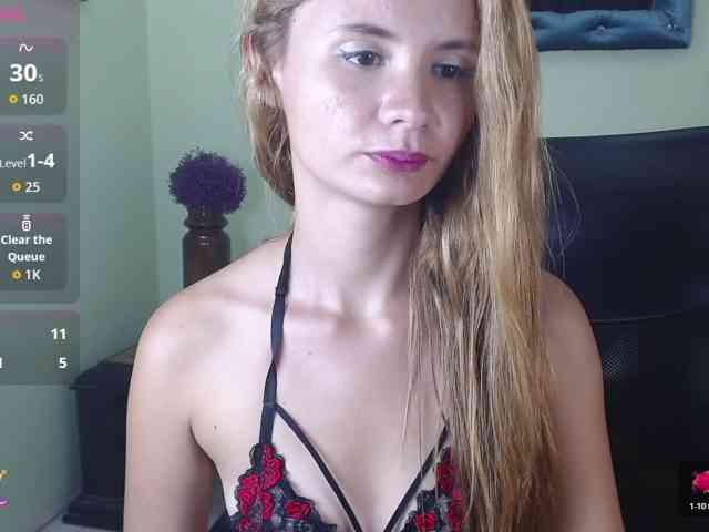 VictoriaJones- webcam