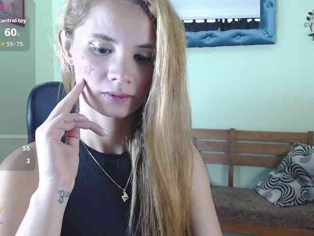 VictoriaJones- webcam