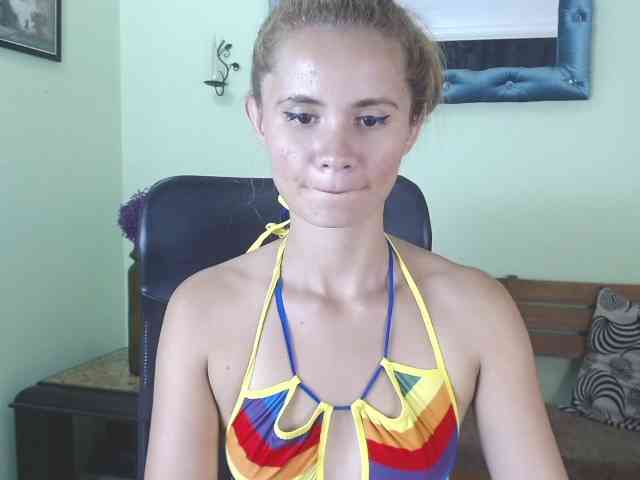 VictoriaJones- webcam