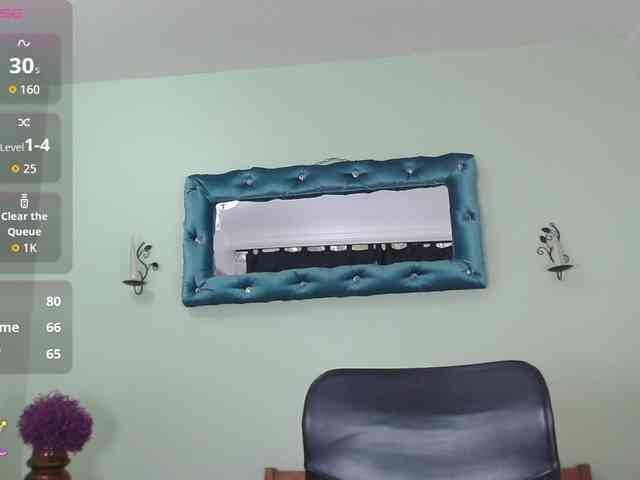 VictoriaJones- webcam