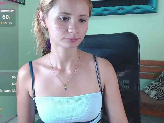 VictoriaJones- webcam