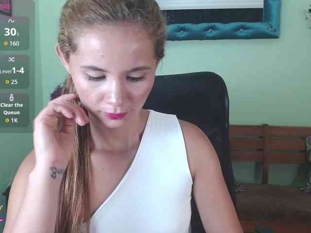 VictoriaJones- webcam