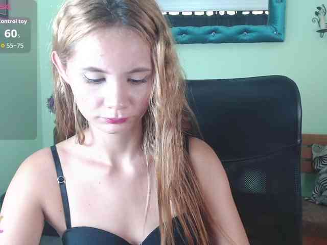 VictoriaJones- webcam