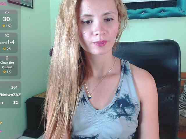 VictoriaJones- webcam
