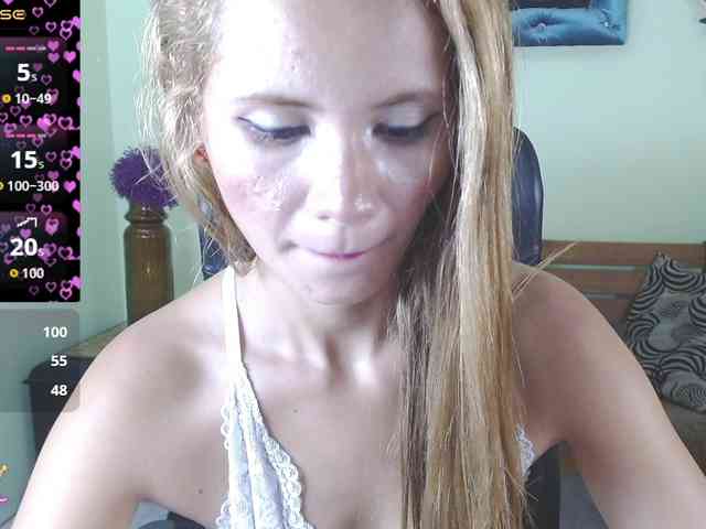 VictoriaJones- webcam