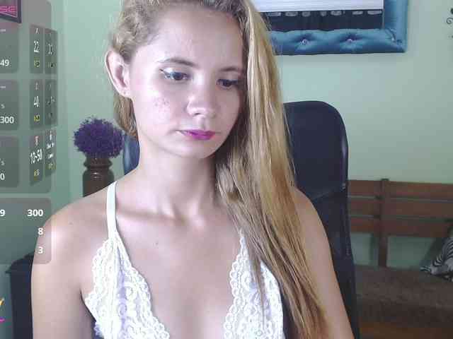 VictoriaJones- webcam
