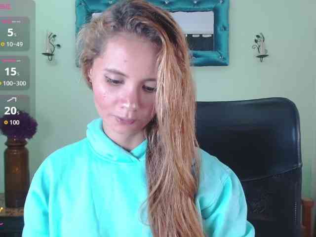 VictoriaJones- webcam