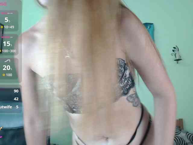 VictoriaJones- webcam