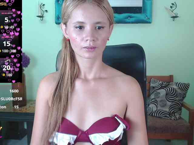 VictoriaJones- webcam