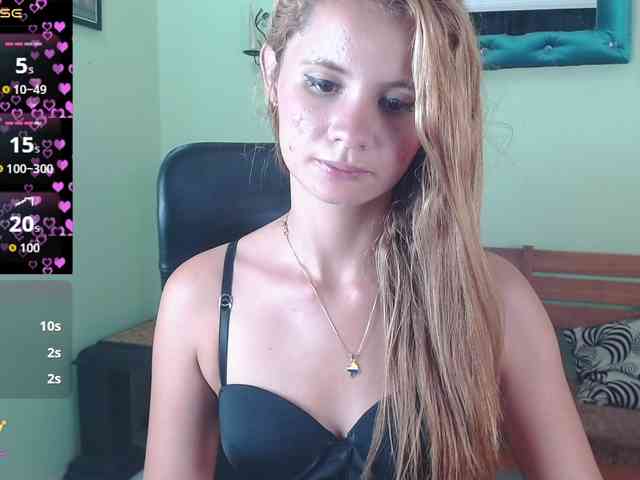 VictoriaJones- webcam