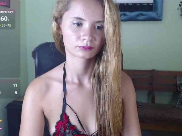 VictoriaJones- webcam