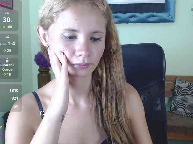 VictoriaJones- webcam