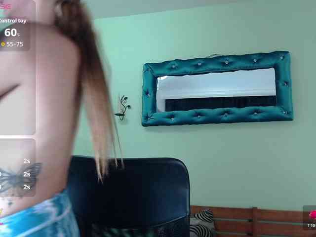 VictoriaJones- webcam