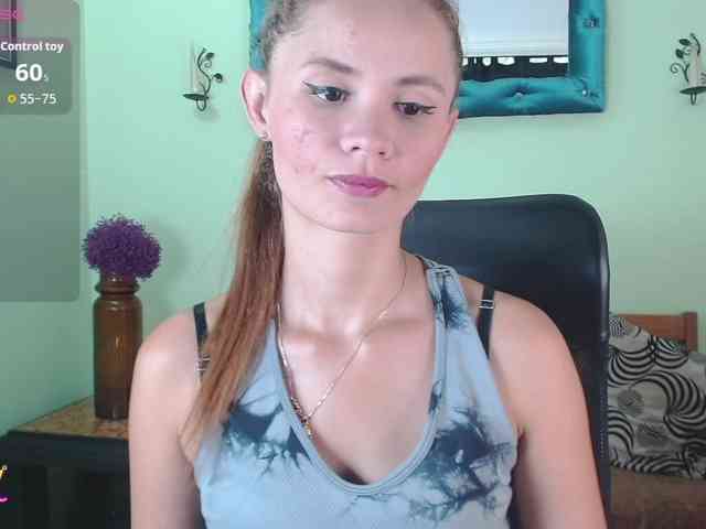 VictoriaJones- webcam