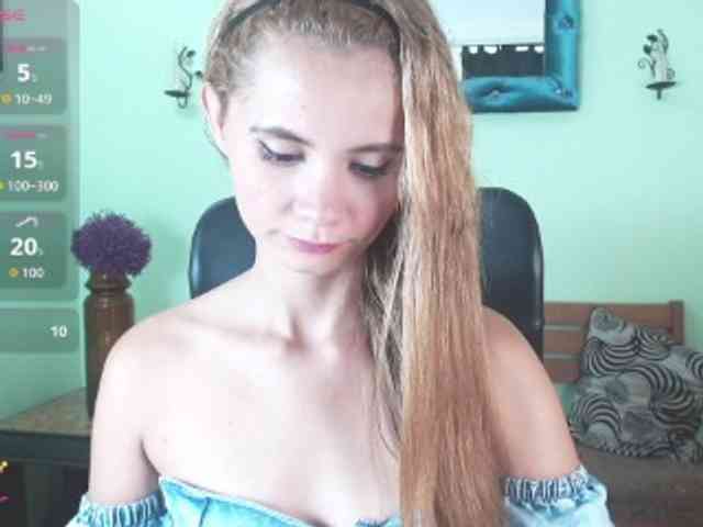 VictoriaJones- webcam