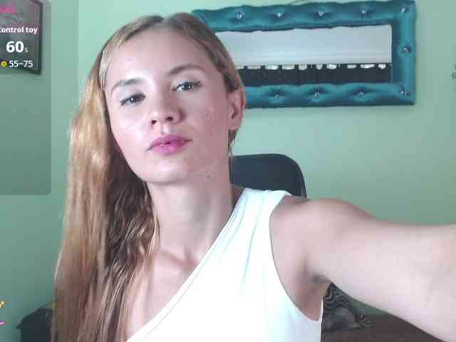 VictoriaJones- webcam