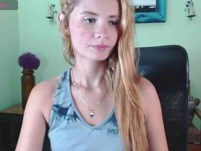 VictoriaJones- webcam