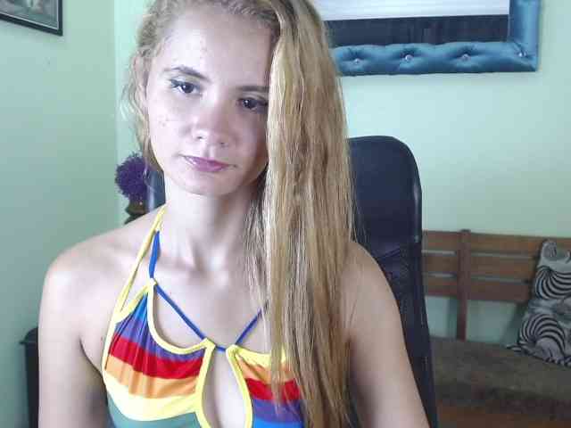 VictoriaJones- webcam