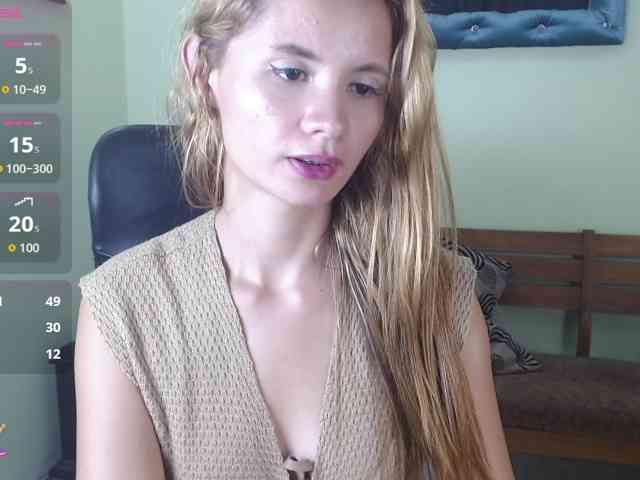 VictoriaJones- webcam