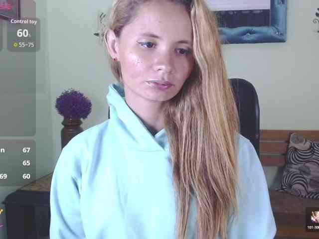 VictoriaJones- webcam