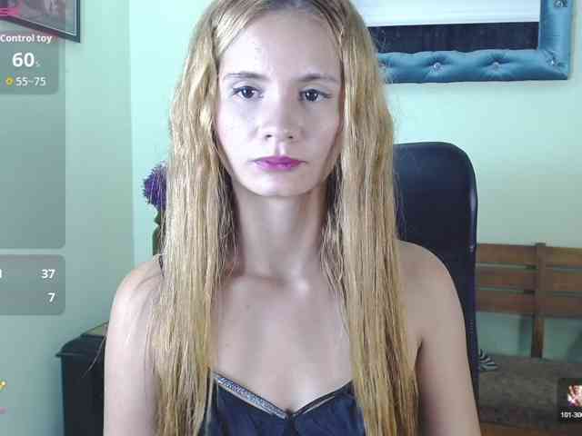 VictoriaJones- webcam