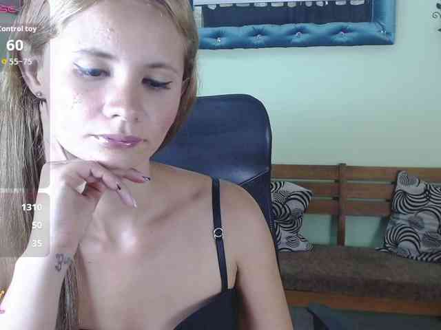VictoriaJones- webcam