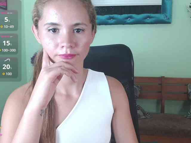 VictoriaJones- webcam