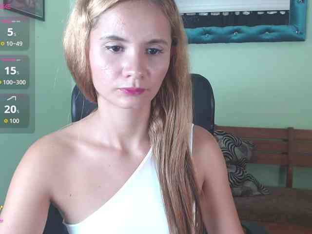 VictoriaJones- webcam