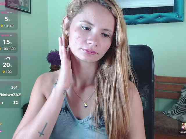 VictoriaJones- webcam