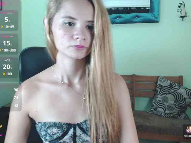 VictoriaJones- webcam