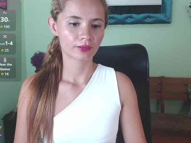 VictoriaJones- webcam