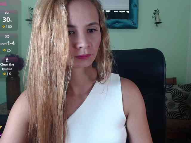 VictoriaJones- webcam