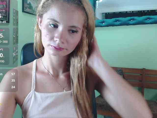 VictoriaJones- webcam