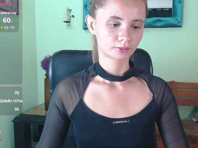 VictoriaJones- webcam