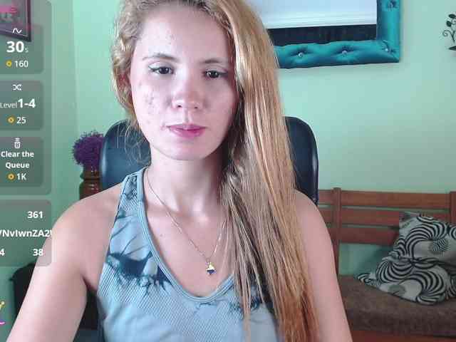 VictoriaJones- webcam