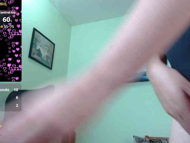 VictoriaJones- webcam
