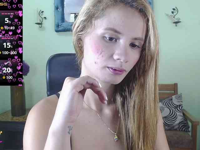 VictoriaJones- webcam