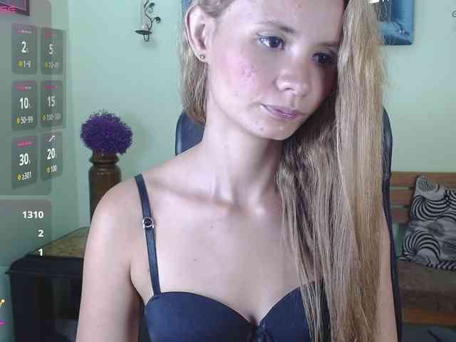 VictoriaJones- webcam