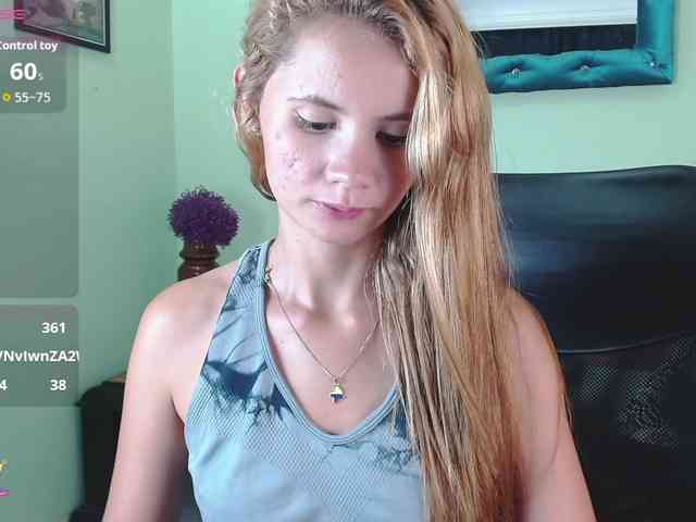 VictoriaJones- webcam
