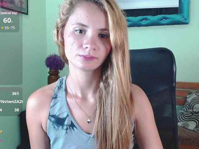 VictoriaJones- webcam
