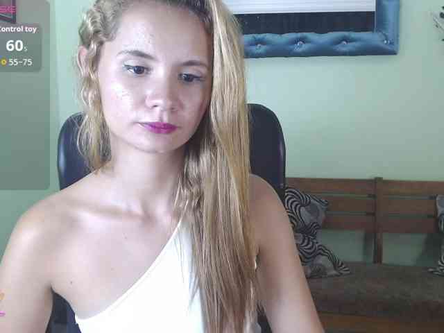 VictoriaJones- webcam