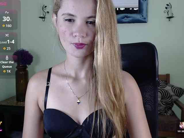 VictoriaJones- webcam