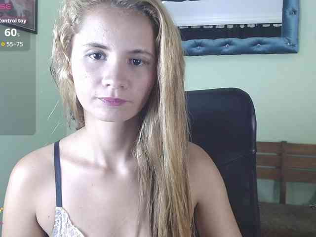 VictoriaJones- webcam