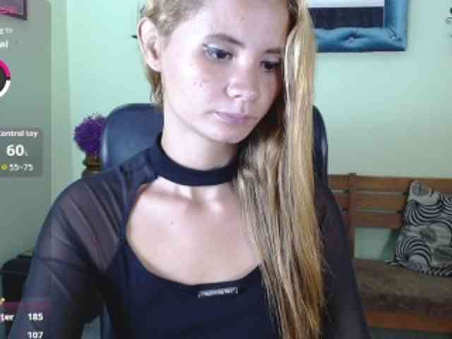 VictoriaJones- webcam
