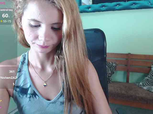 VictoriaJones- webcam